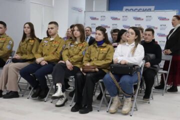 Депутаты и представители администрации Калининского округа встретились с молодежью