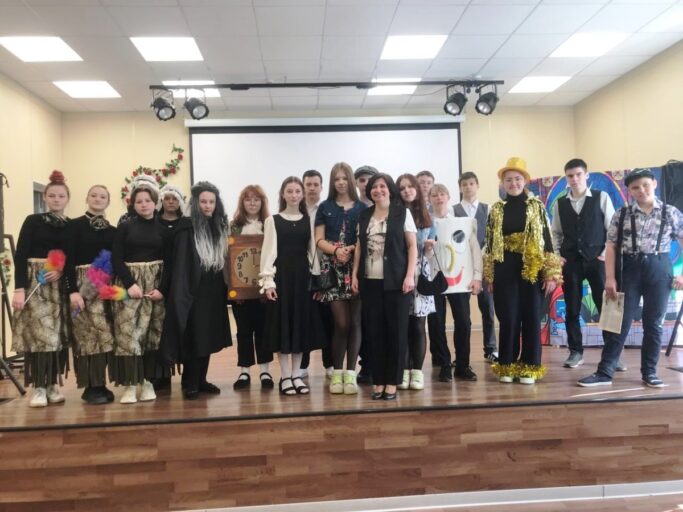 Школы Калининского округа показали театральные таланты