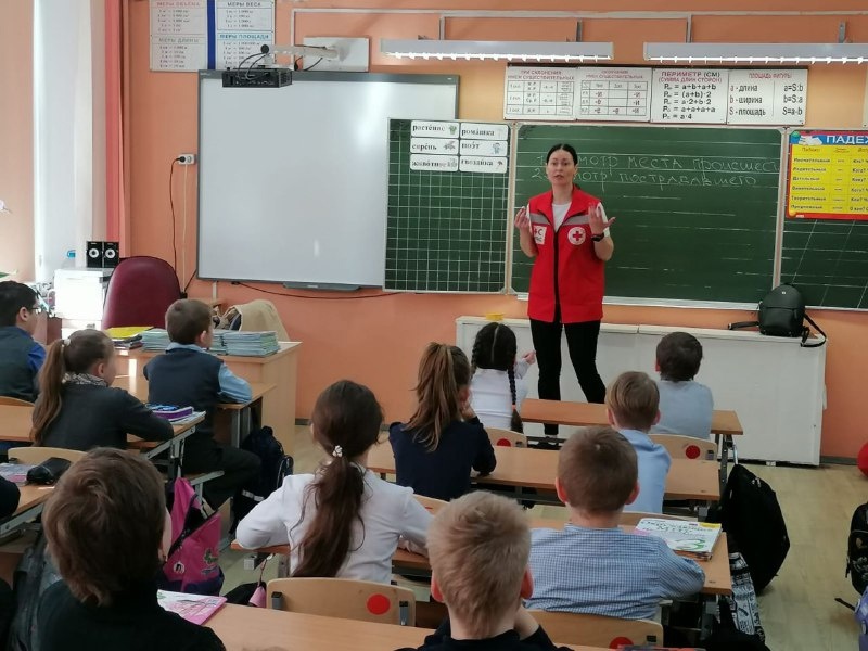 Школьникам Калининского округа рассказали о правилах первой помощи