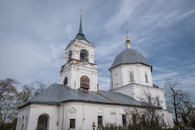 19 лет назад церковь Михаила Архангела в Михайловском обрела постоянный крест