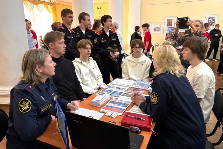 В столице Верхневолжья прошел День будущего офицера