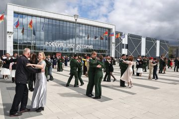 В Твери в вихре «Вальса Победы» закружились 170 пар