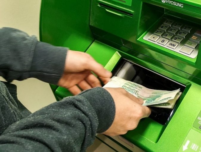 Жительница Калининского округа добровольно отдала мошенникам крупную сумму