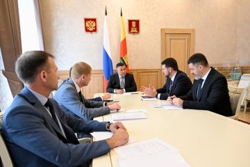 Игорь Руденя провел встречу с директором департамента радиоэлектронной промышленности Юрием Плясуновым