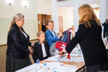 В Тверской области стартовала выдача школьно-письменных наборов для первоклассников