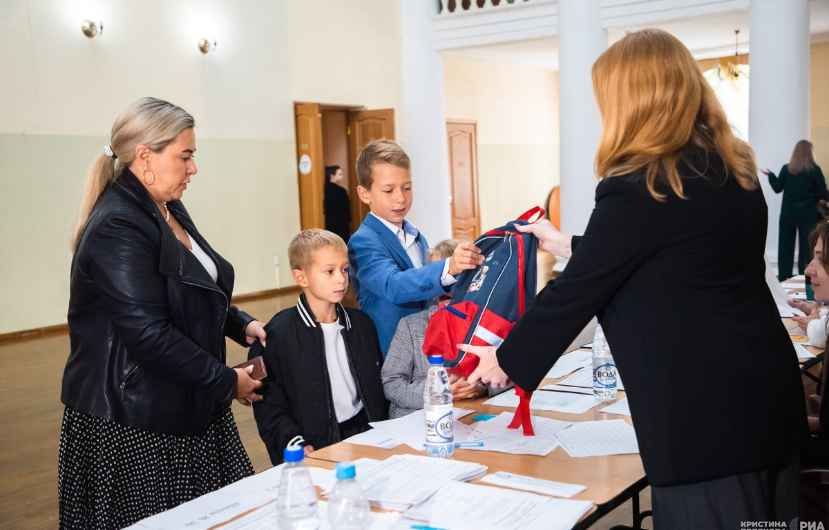 В Тверской области стартовала выдача школьно-письменных наборов для первоклассников