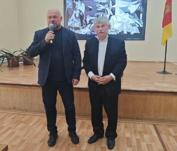 В администрации Калининского округа провели игру «Что? Где? Когда?»